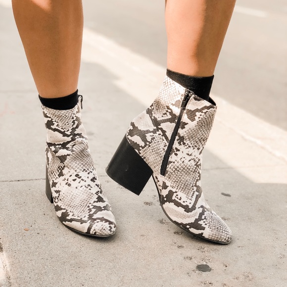 Steve Madden Shoes - Steve Madden snake skin booties